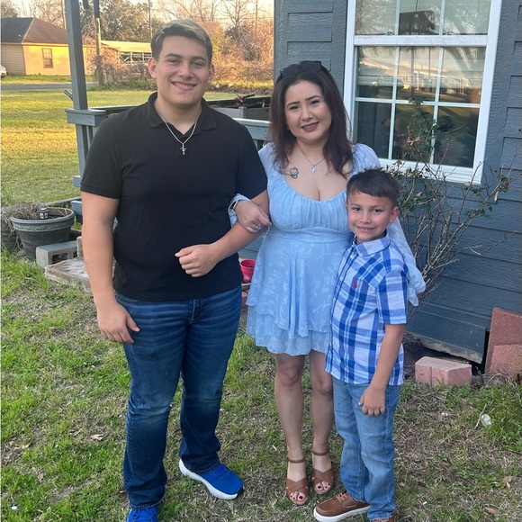 Meet your Posher, Danielle - Picture 2 of 3